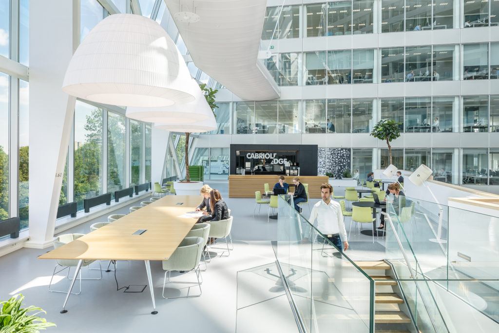 Deloitte, gebouw the EDGE aan de Gustav Mahlerlaan, Zuidas Amsterdam. Interieur ontwerp door Fokkema & partners architecten